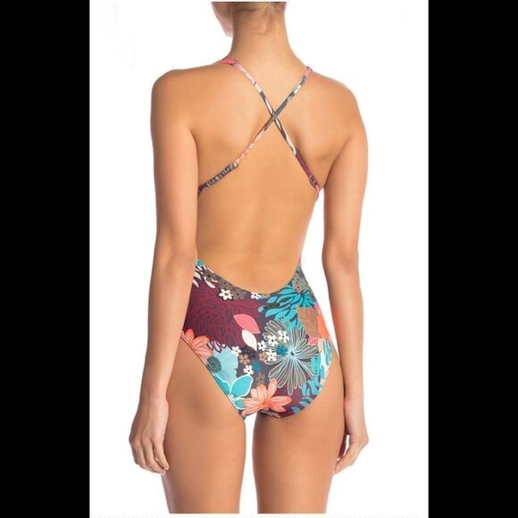 Vince Camuto floral plunge swimsuit. NWT - Picture 3 of 8